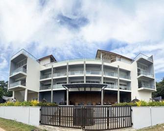 Mazarine Surf Suites Hiriketiya - Dikwella - Building