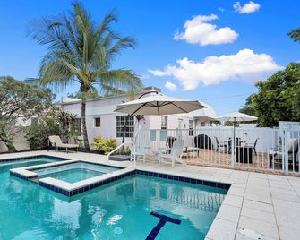 The Family Reunion Compound At Old Colorado Inn - Stuart - Pool