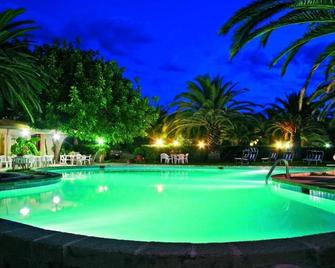 Hotel Club Torre Marino - Coccorino - Pool