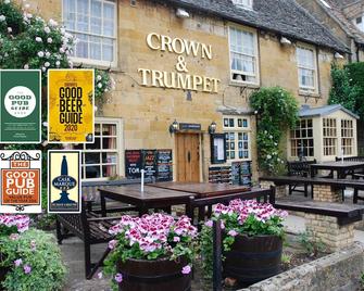 Crown and Trumpet Inn - Broadway - Building
