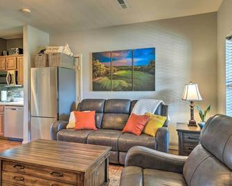 Branson Condo with Balcony on Ledgestone Golf Course - Branson West - Living room