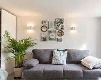 Ferienwohnung Schweizer - Gaienhofen - Obývací pokoj