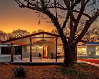 Texoma Serenity Cabin backs up to lake cove. - Pottsboro - Edificio