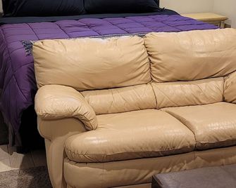 Stylish Studio in Amazing Takoma Park -7 minutes walk to Takoma Metro - Takoma Park - Sala de estar