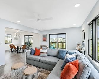 Fenwick Island -- 28 High Tide - Fenwick Island - Living room