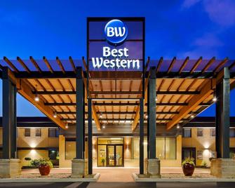 Best Western West Towne Suites - Madison - Building