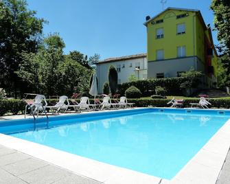 凡托尼公園酒店 - 聖馬格爾溫泉 - 薩爾索馬焦雷泰爾梅 - 游泳池