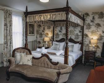 The George Inn - Warminster - Schlafzimmer