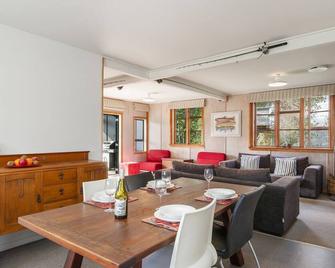 Tongariro Adventures The Lodge - Kuratau - Jadalnia