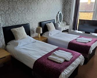 The Queens Arms Hotel - Hexham - Bedroom