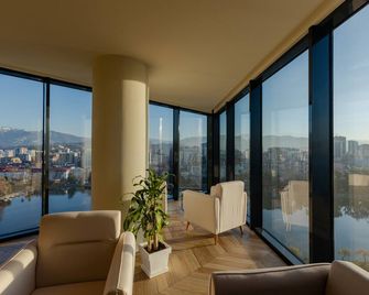 ميرامار لاكشري ريزيدنسيز - باتومي - غرفة معيشة