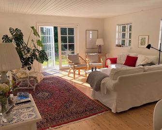 Idyllically situated wooden house by the forest - Viborg - Huiskamer