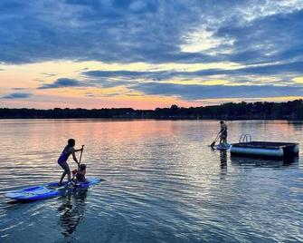 Escape to our updated cozy Lakeside Cabin-great sunset views-1 hour from Cities - Pine City