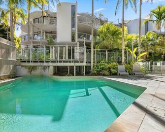 Naousa Private Beach Bungalow - Noosa Heads - Pool