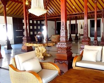 d'Green Kayon Airport Hotel - Surakarta City - Lobby