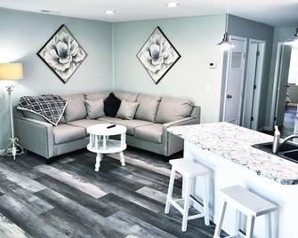 One level condo/ King bed, WiFi- sleeps 4 - Fairfield Glade - Living room