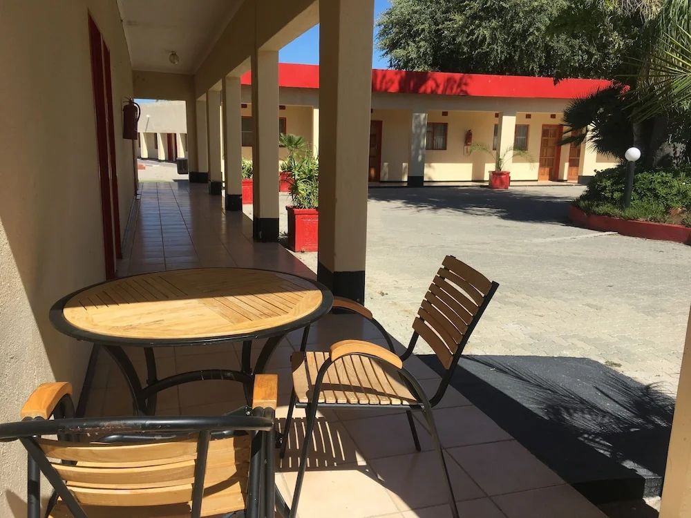 Tshesebe Stopover Motel - Francistown - Innenhof