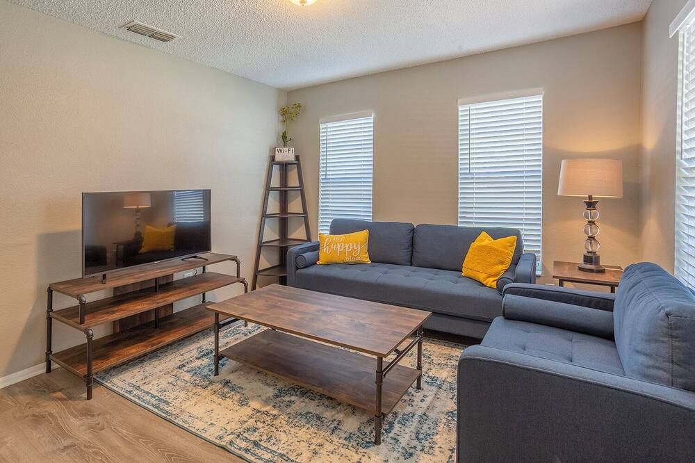 Centro Ybor Twin Duplexes With 6 Bedrooms! - Tampa - Ruang tamu