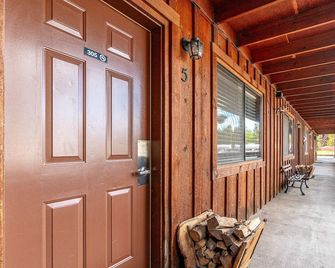 Willamette Pass Inn Chalets - Crescent - Hallway