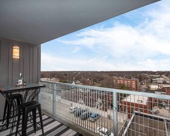 Luxury Condo in Downtown Champaign - Champaign - Balcón