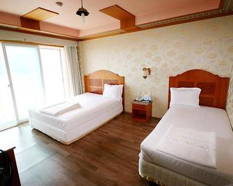 Goodstay Jangseungpo Beach Hotel - Geoje - Habitación