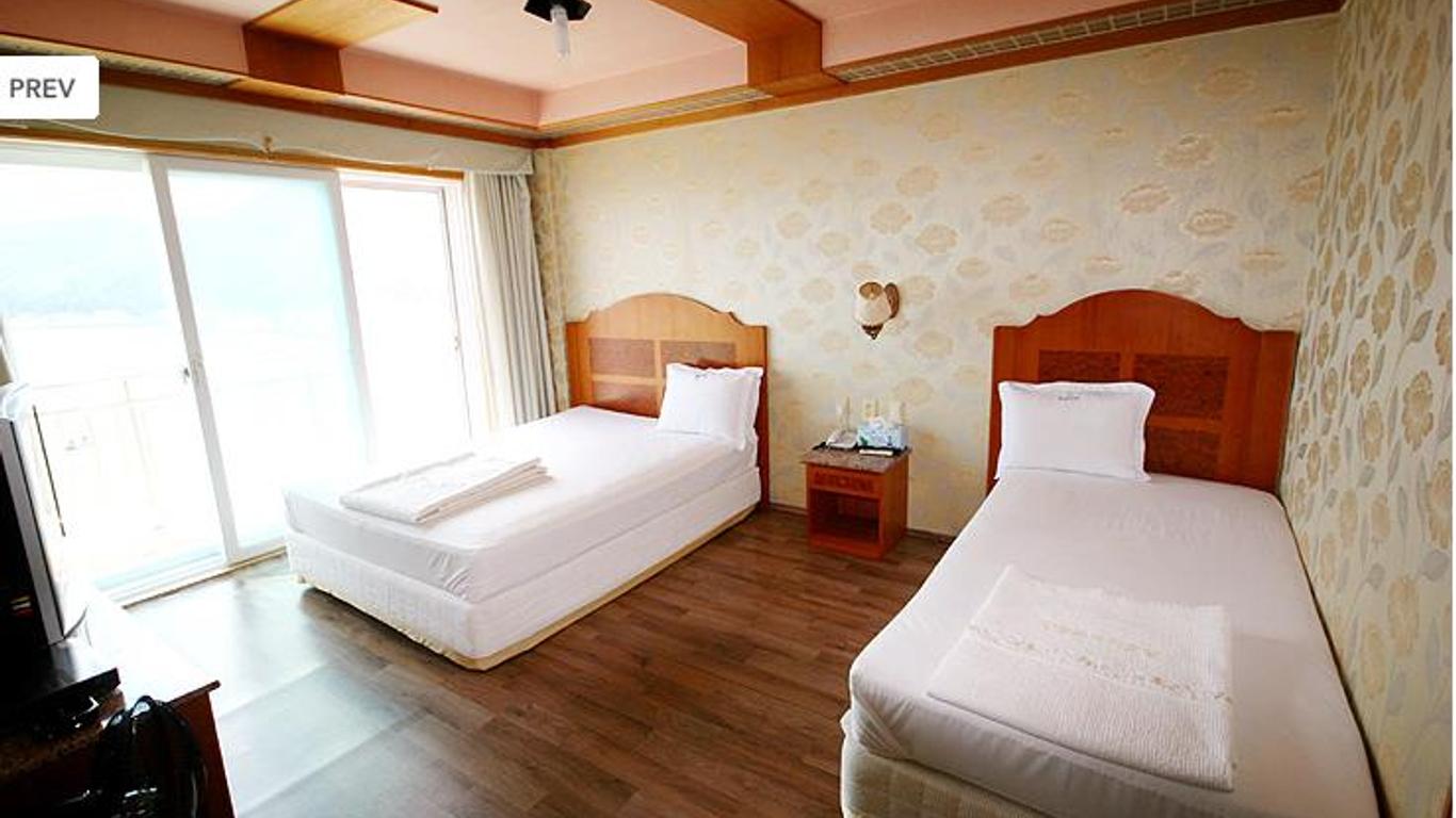 Goodstay Jangseungpo Beach Hotel