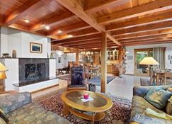 Bergli · Luxury Chalet overlooking Gunstock & Winnipesaukee - Gilford - Living room