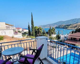 Ktm Sunny Villas - Póros - Balcone