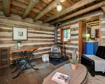 A spectacular cabin setting in the woods - Orangeville