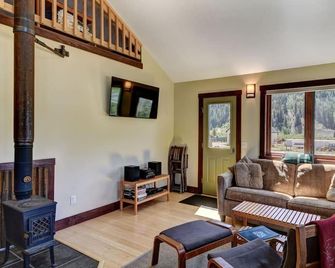 Entire Silverton home w/ garage & bike tools! - Silverton - Sala de estar