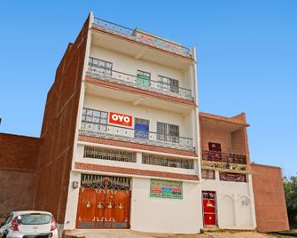 OYO Flagship Archana Paying Guest House - Varanasi - Gebäude