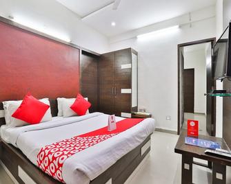 Hotel Ambica - Daman - Bedroom