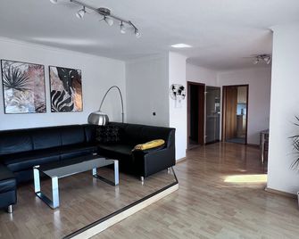 Vacation apartment/apartment for 6 guests with 90m² in Dinslaken (147467) - Dinslaken - Wohnzimmer