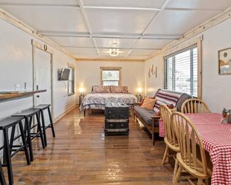 Cozy Off-Grid Cabin with Equipped Outdoor Deck and Picnic Space in Utah - Monticello - Chambre