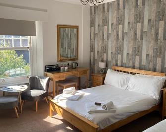 لوجو روك - فالموث - غرفة نوم