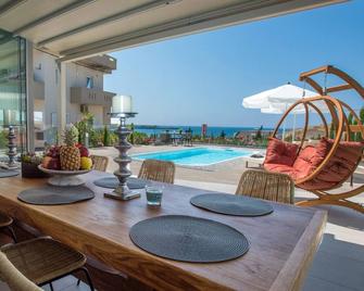 Sea view villa with private pool close to the beach - Karteros - Pool