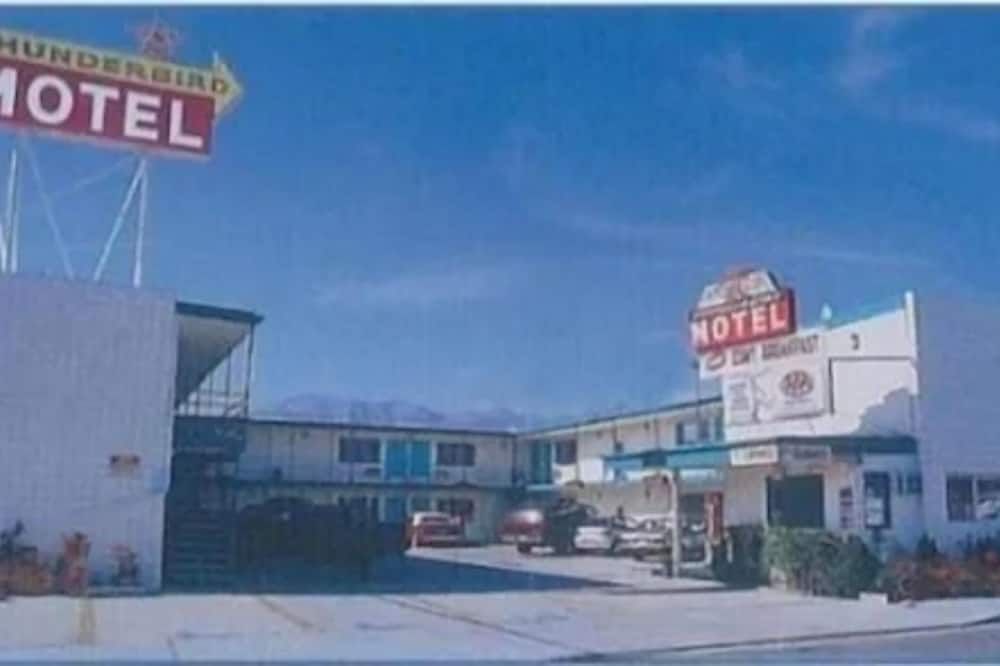 Thunderbird Motel - Bishop - Building
