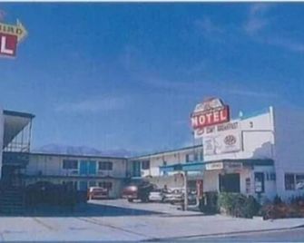 Thunderbird Motel - Bishop - Building