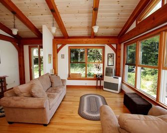 Waterfront Maine Island Cottage, Brand New Post and Beam! - Vinalhaven - Sala de estar