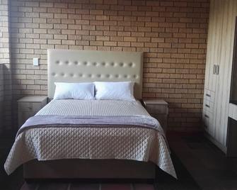 Sj's Studio Apartment - Kuils River - Bedroom