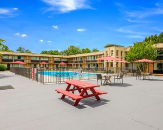 Quality Inn Roanoke Airport - Roanoke - Uima-allas