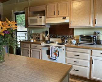 Lakeside cabin on the Central Oregon Coast - Florence - Keuken