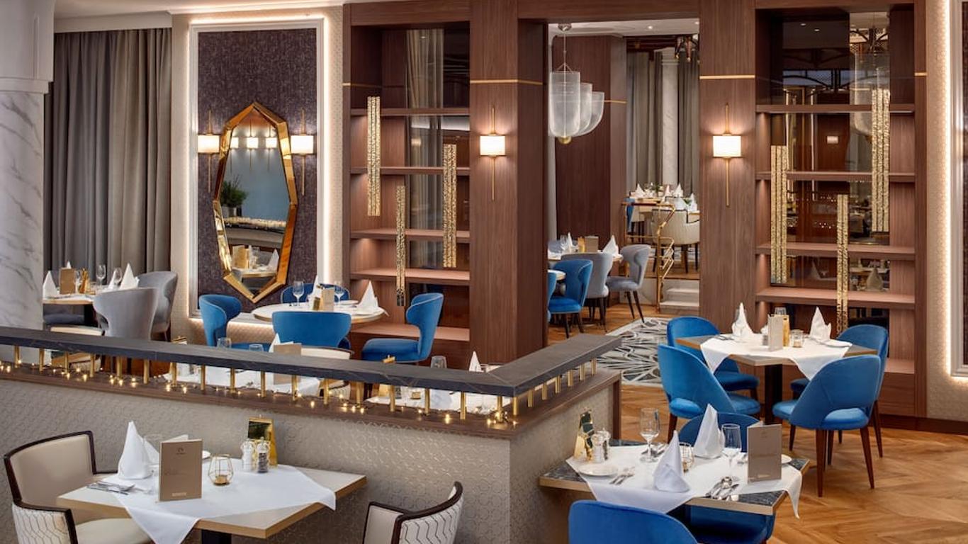 إنسانا نوفي لازني