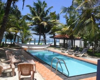 Edelweiss Resort - Mirissa - Pool
