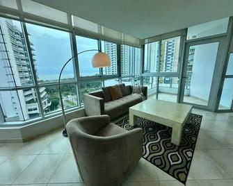 River Wood I Sunny 1 BDR in Costa del Este - Ciudad de Panamá - Sala de estar