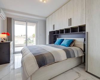 Deluxe Apartment in central St Julians - St. Julian's - Bedroom