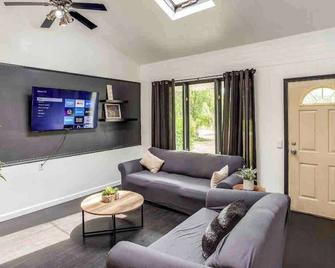 Enjoyable Home by Airport and Downtown - Rochester - Sala de estar