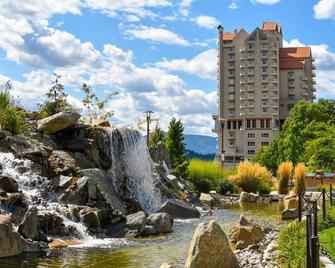 Pet-Friendly 4BR Home Fall Savings on Long Stays - Coeur d'Alene