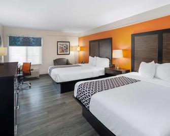 La Quinta Inn & Suites by Wyndham Prattville - Prattville - Bedroom