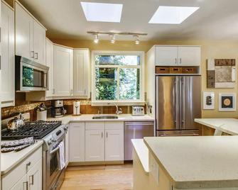 Forest Retreat, Private, Redwoods, Hot Tub, The Great Outdoors - Cazadero - Cocina